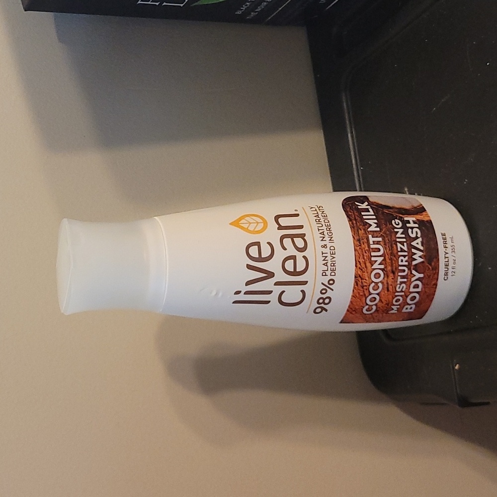2x Live Clean Coconut 🥥 Milk Moisturizer Body Wash 12oz